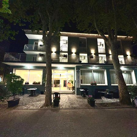 Blue Hotel تْشيزيناتيكو المظهر الخارجي الصورة